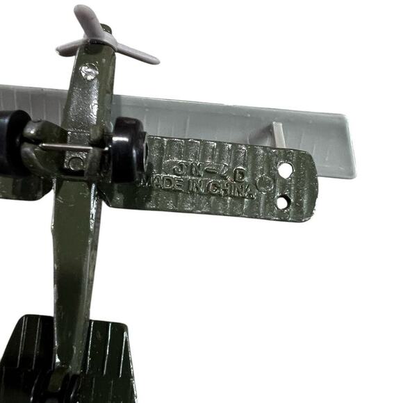 Set of 4 bi-wing airplanes, die cast metal and plastic to attach wings. - Picture 6 of 6